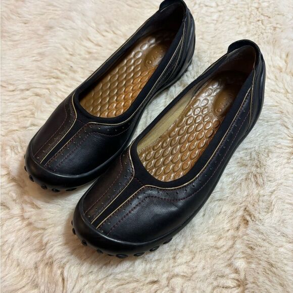 Privo Women’s Dark Brown and Black Loafers - Picture 6 of 9